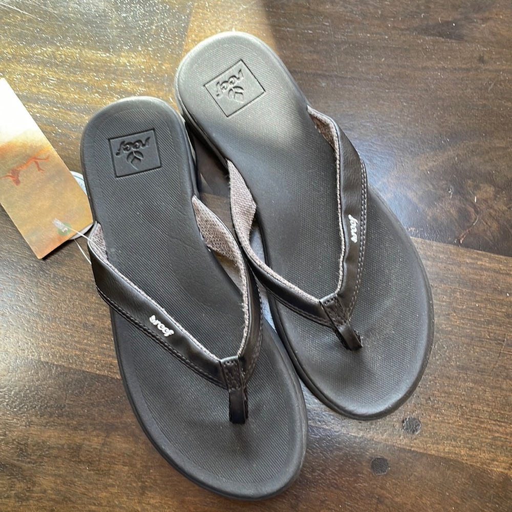 Reef Rover catch flip flops